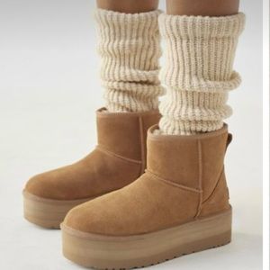 New Ugg Classic Mini Platform Boots size 7 HARD TO FIND!!